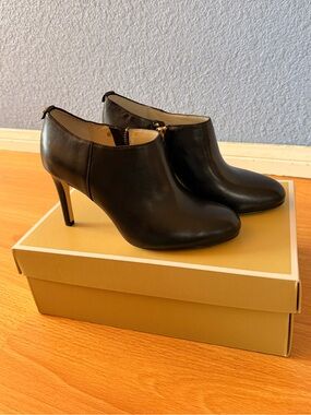 Michael by Michael Kors Sammy Black Leather Ankle Booties Size 6.5
